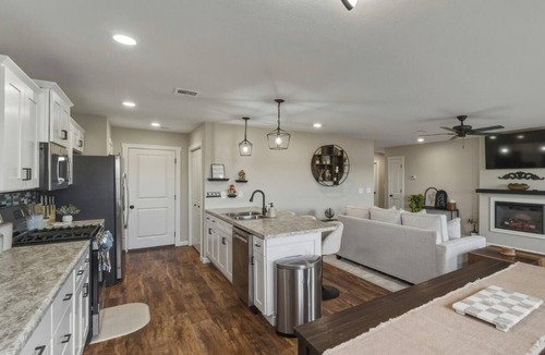 Garden City House | New Modern Escape in Garden City-Spacious & Stylish