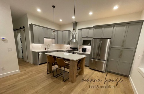 Madisonville Apartment | New modern spacious unit, 5 miles from downtown, quiet country setting!