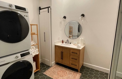 Madisonville Apartment | New modern spacious unit, 5 miles from downtown, quiet country setting!