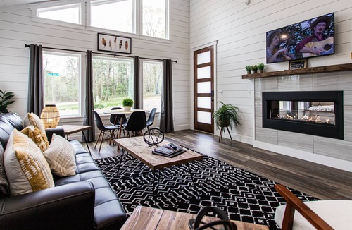 Broken Bow Cabin | NEW! "Moonlight Rest" Luxury Couples Cabin. 1 Bdrm; 1 Bth; Sleeps 4 Hot tub