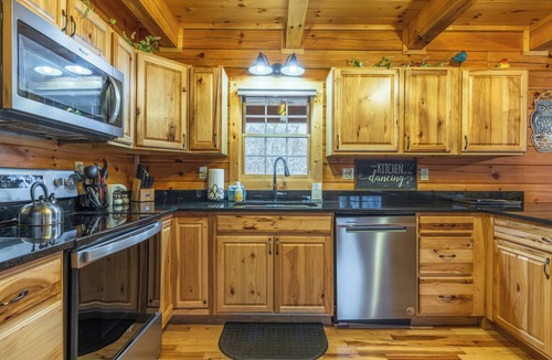 Carbon Hill House | NEW! Pet Friendly! 5 Acres! Pool & Hot Tub!