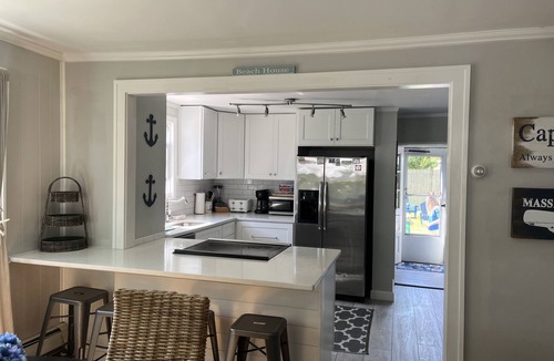 Silver Beach Cottage | New Silver Beach 1/3 mile to Beach-1.4 miles to Sea Crest Resort