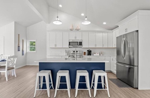 Winterport House | New & Trendy Grand Water View, A/C, Dogs, Fire Pit