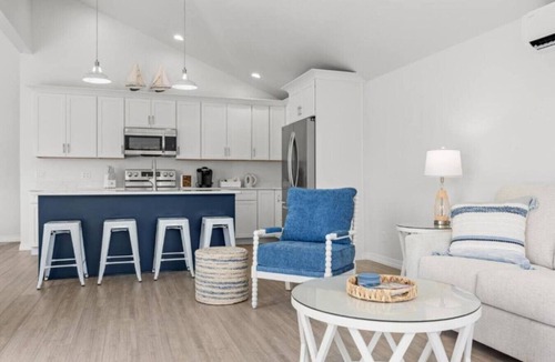 Winterport House | New & Trendy Grand Water View, A/C, Dogs, Fire Pit