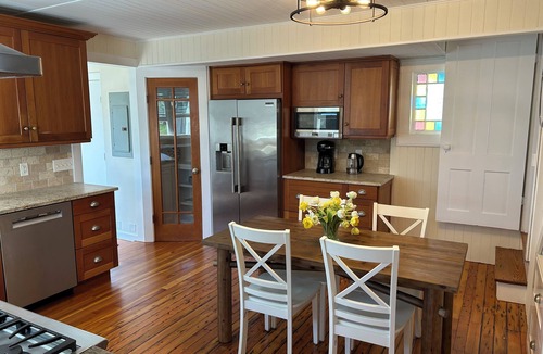 Madison Center House | NEW & Updated Coastal Home, Steps to the Sound -Sleeps 10 - Hot Tub - Central AC