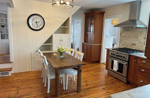 Madison Center House | NEW & Updated Coastal Home, Steps to the Sound -Sleeps 10 - Hot Tub - Central AC