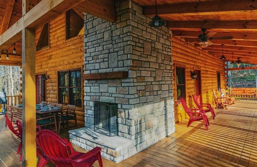 Carbon Hill Cabin | NEWER cabin, 5 BR, 2 fireplaces, hot tub, privacy