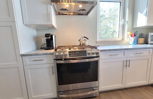 Barnstead House | Newer Construction waterfront house with AC and WiFi in Barnstead