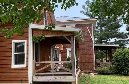 Carpenter House | Newest Accommodation 20 Minutes from Athens Meadowlark House Carpenter Inn
