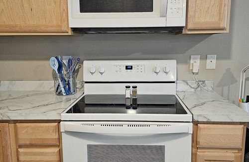 Taku - Campbell House | NEWLY BUILT TOWNHOME W/2 BEDROOM & HEATED GARAGE