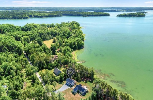 Waldoboro House | Newly-built waterfront home with fast WiFi, furnished deck, & washer/dryer