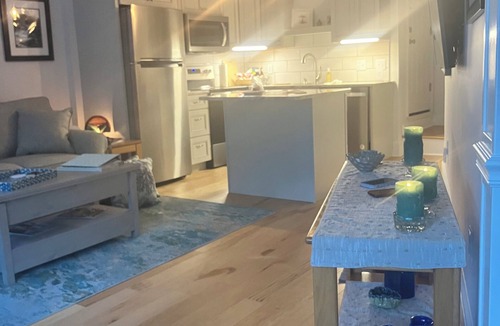 Redstar Apartment | Newly remodeled apartment in a serene setting!