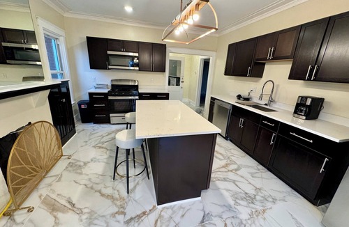 Perry North Apartment | Newly remodeled great location spacious 3-bedroom apt in Pittsburgh with AC,