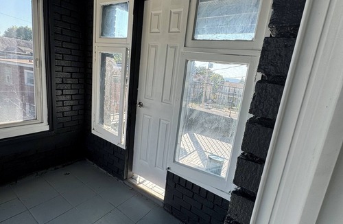 Perry North Apartment | Newly remodeled great location spacious 3-bedroom apt in Pittsburgh with AC,