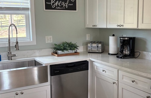 Augusta House | Newly Renovated 1890’s Cozy Farmhouse with all the Modern Comforts