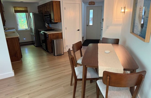 Grantham House | Newly renovated 2bd/2ba townhome in the Eastman Community.