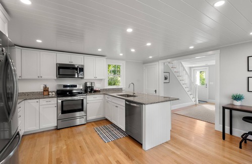 Rockport House | Newly Renovated 2BR Rockport Home w/parking Steps to Back Beach+Bearskin Neck!