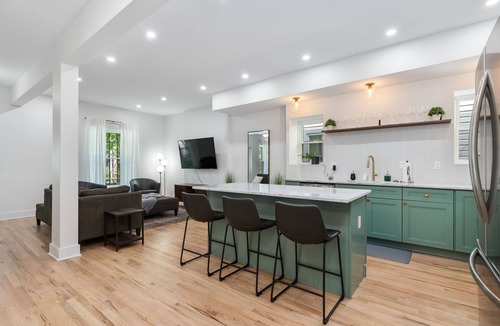 Weinland Park House | Newly Renovated 3 story house near Short North, Free parking and full backyard.