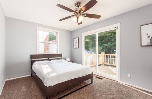 Columbus House | NEWLY RENOVATED 4 bed home w/back yard and deck