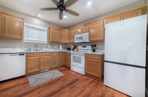 Ashland House | Newly renovated 4-bedroom house in Ashland with WiFi and AC