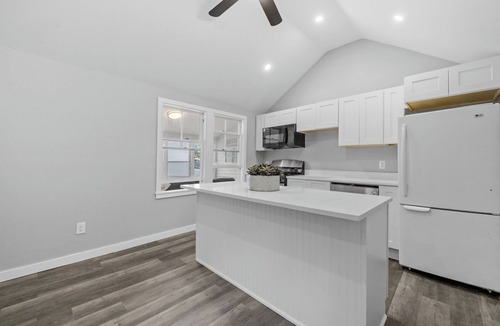 Alton Cottage | Newly Renovated Cottage 3 on Main Street Alton Bay!