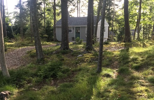 Isle of Springs Cottage | Newly renovated modern guest cottage across from Spruce Point Inn Pet Friendly!