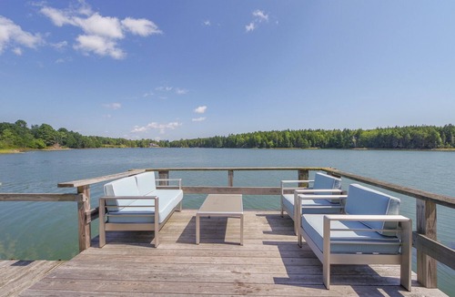 Cushing Cottage | Newly updated cottage directly on Maple Juice Cove
