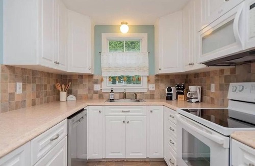 Eastward Look House | Newly updated Scarborough Home in Eastward, a stone's throw from Scarborough Beach!