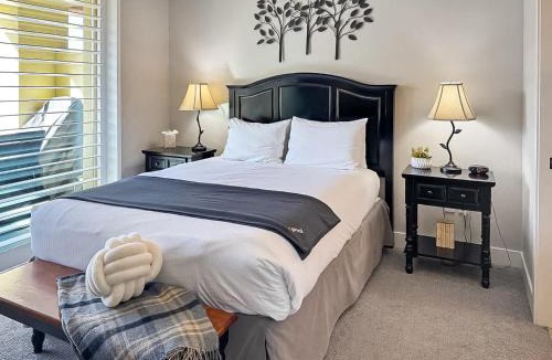Kimball Junction House | Newpark Townhome, Breathtaking Views Shopping Center Steps Away