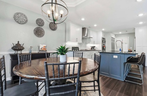 Springdale House | Niagara Retreat in the Heart of NWA