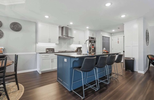 Springdale House | Niagara Retreat in the Heart of NWA