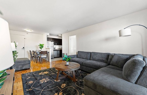 North Brookline Apartment | Nice 2bd/1.5ba near BU cwa1