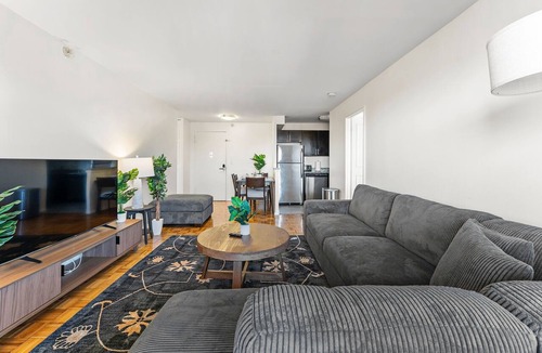 North Brookline Apartment | Nice 2bd/1.5ba near BU cwa1