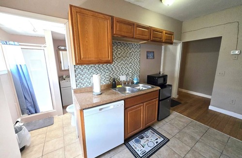 Providence Apartment | Nice big apt near Whole Foods, Brown University