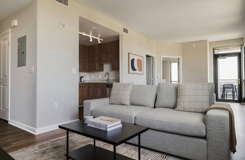 North Bethesda Apartment | Nice North Bethesda 2BR w/Pool, Gym & Balcony, nr Coffee, by Blueground