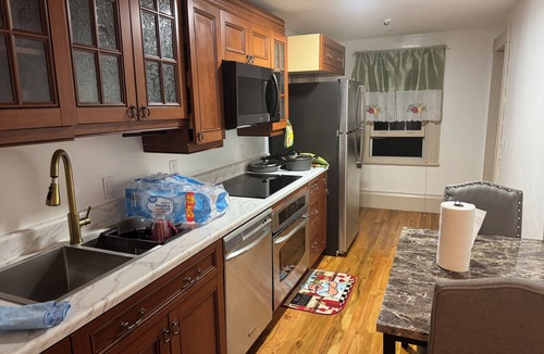 Danvers Apartment | Nice Room Near Route 95/Malls/hospitals/salem in Danvers,MA