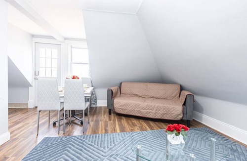 Roxbury Apartment | Nightingale`s Boston Retreat