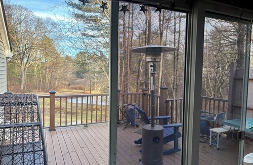 Foxboro House | No car needed! 10min to stadium/trains. Huge property, 2br well equipped home