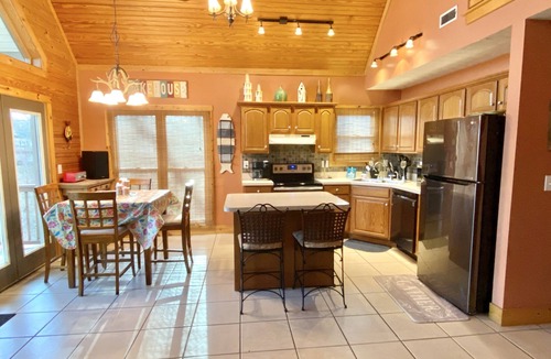 Bee Spring House | Nolin Lake Water Front Home 30 Minutes from Mammoth Cave
