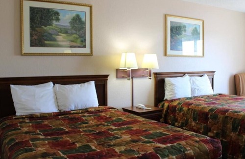Mount Vernon Hotel | Non-Smoking Two Queen Beds at FairBridge Inn Express Mt Vernon