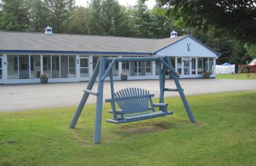 Bartlett Hotel | North Colony Motel and Cottages