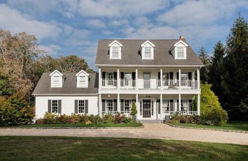 Laurel House | North Fork Oasis: Heated Pool, Hot tub, Steps to the beach!