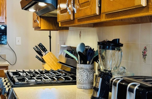 Norwood House | Norwood Luxe Suite- Pet friendly & Commuter friendly