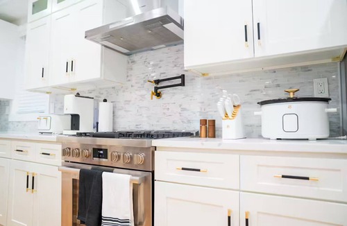 Northwest House | NW DC EV parking, deck, 2 Kitchens Sleeps 20+