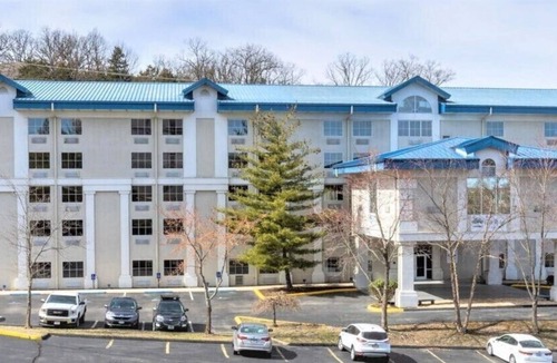 Branson Theater District Apartment | Oak Ridge at Branson Studio with Pool