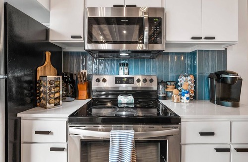 Crossroads Arts District Condo | Oak St Lofts #1 - Downtown Loft w/Private Parking, Walk to T-Mobile Center and Streetcar!