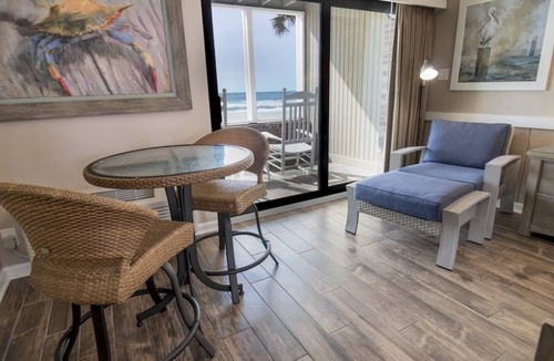 Litchfield by the Sea Hotel | Ocean Air & Easy Evenings | Beachfront Stay w/Private Porch