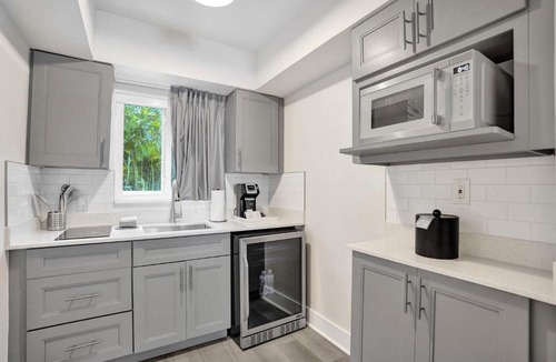 Galt Mile Hotel | Ocean Blvd Two Doubles Suite with Kitchenette