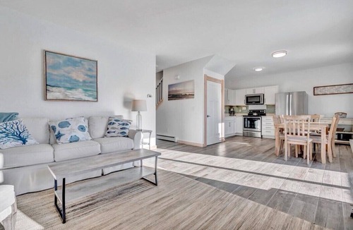 Owls Head House | Ocean Breeze East Wind – Modern 2BR/2BA home by Cr