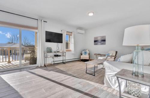 Owls Head House | Ocean Breeze East Wind – Modern 2BR/2BA home by Cr
